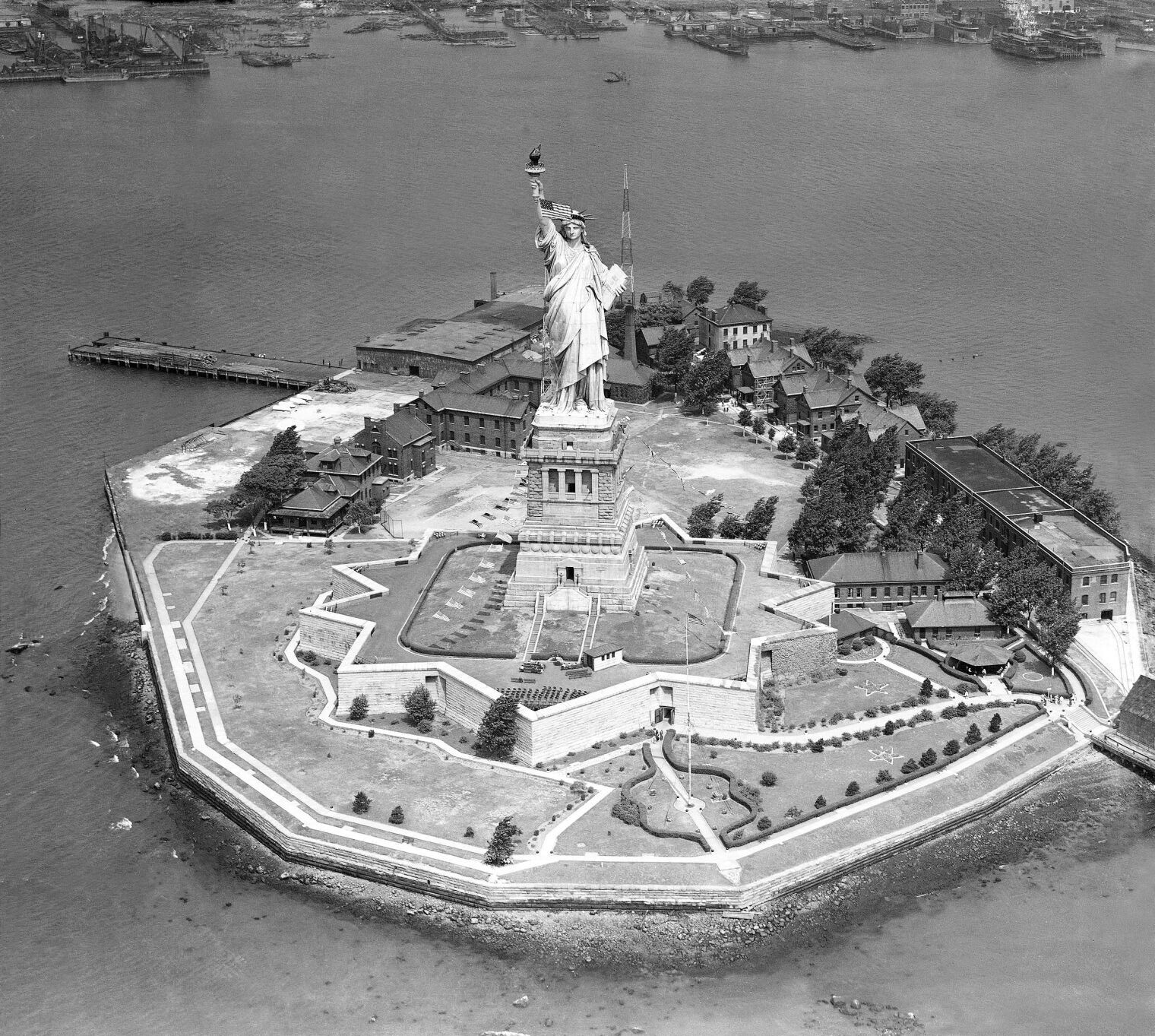 1885: The Statue of Liberty